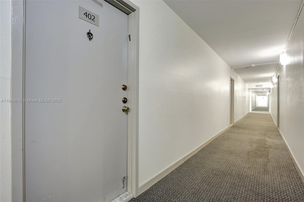 3113 S Ocean Dr, Unit 402, Hallandale Beach, FL 33009 Photo