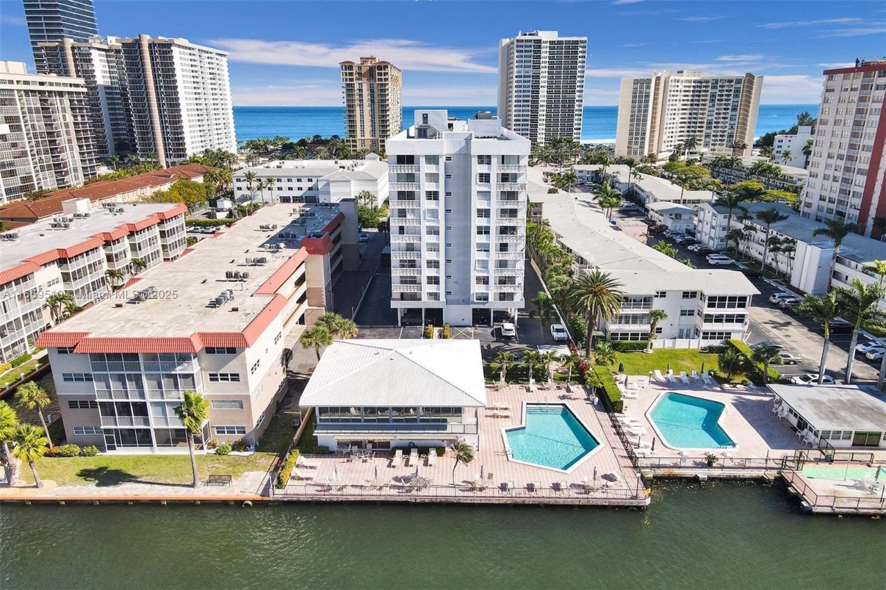 3113 S Ocean Dr, Unit 402, Hallandale Beach, FL 33009 Photo