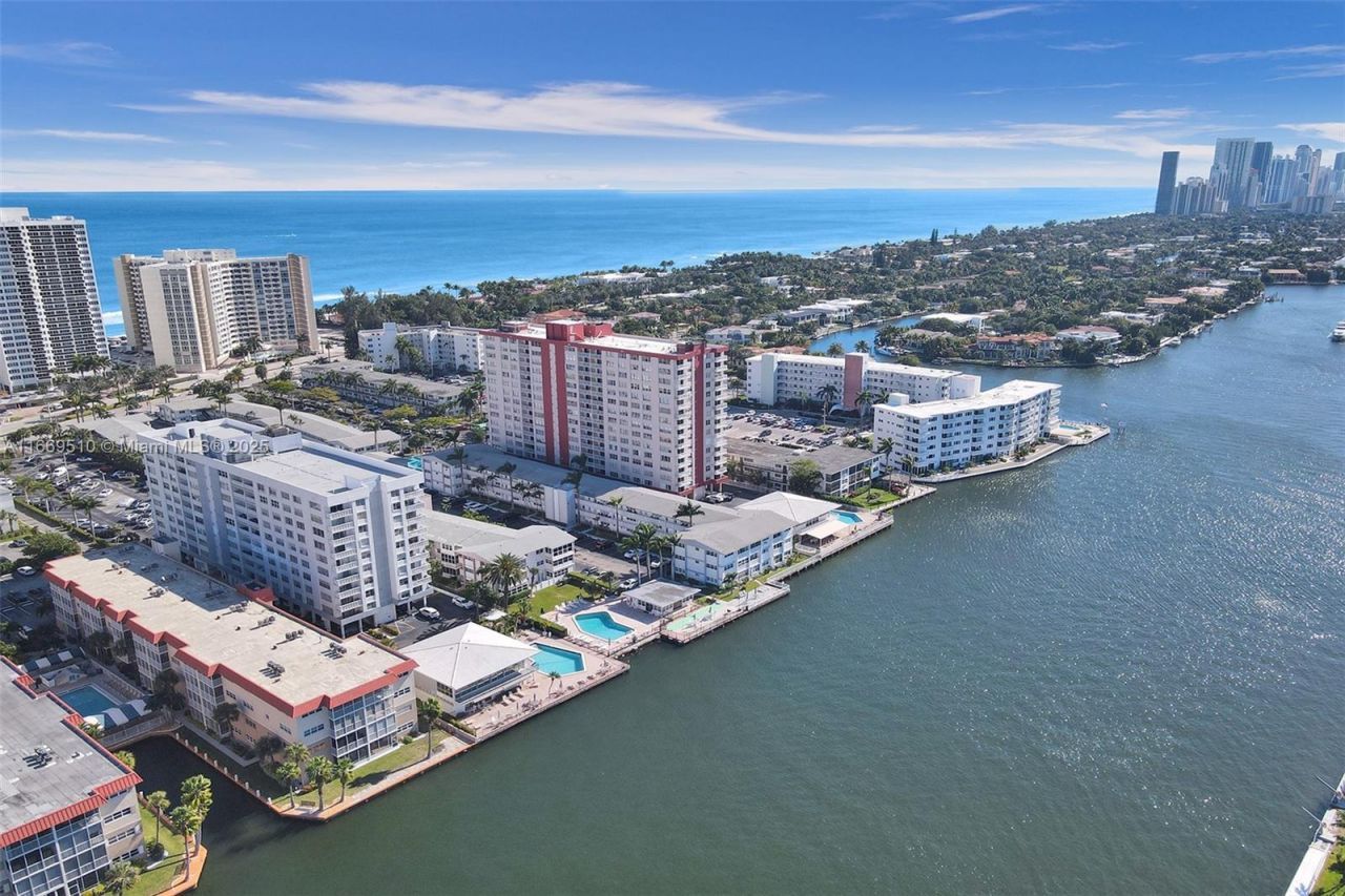 3113 S Ocean Dr, Unit 402, Hallandale Beach, FL 33009 Photo