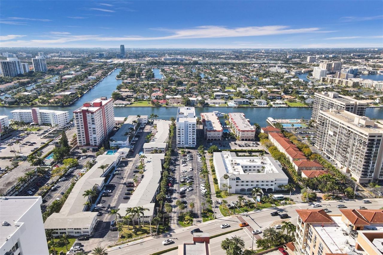 3113 S Ocean Dr, Unit 402, Hallandale Beach, FL 33009 Photo