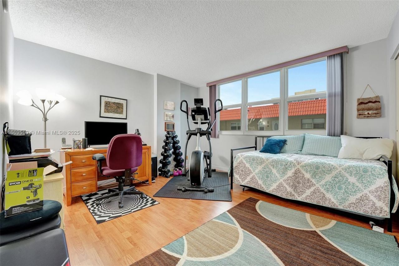 3113 S Ocean Dr, Unit 402, Hallandale Beach, FL 33009 Photo