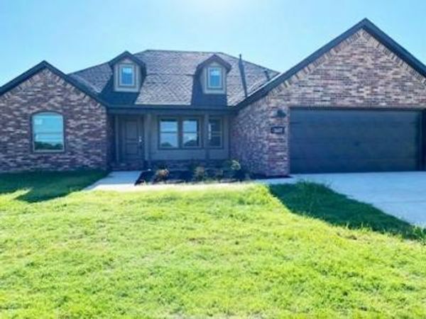 911 W Carley Drive, Siloam Springs, AR 72761