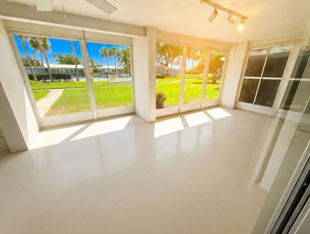 3280 Southfield Lane, Unit 804, Sarasota, FL 34239 Photo