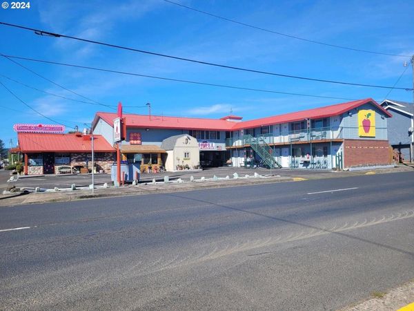 815 MAIN AVE, Tillamook, OR 97141