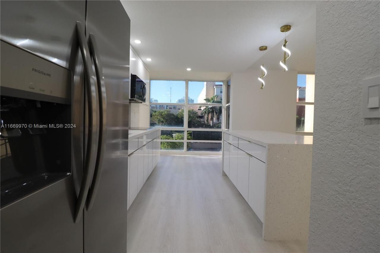 210 172nd St, Unit 332, Sunny Isles Beach, FL 33160 Photo