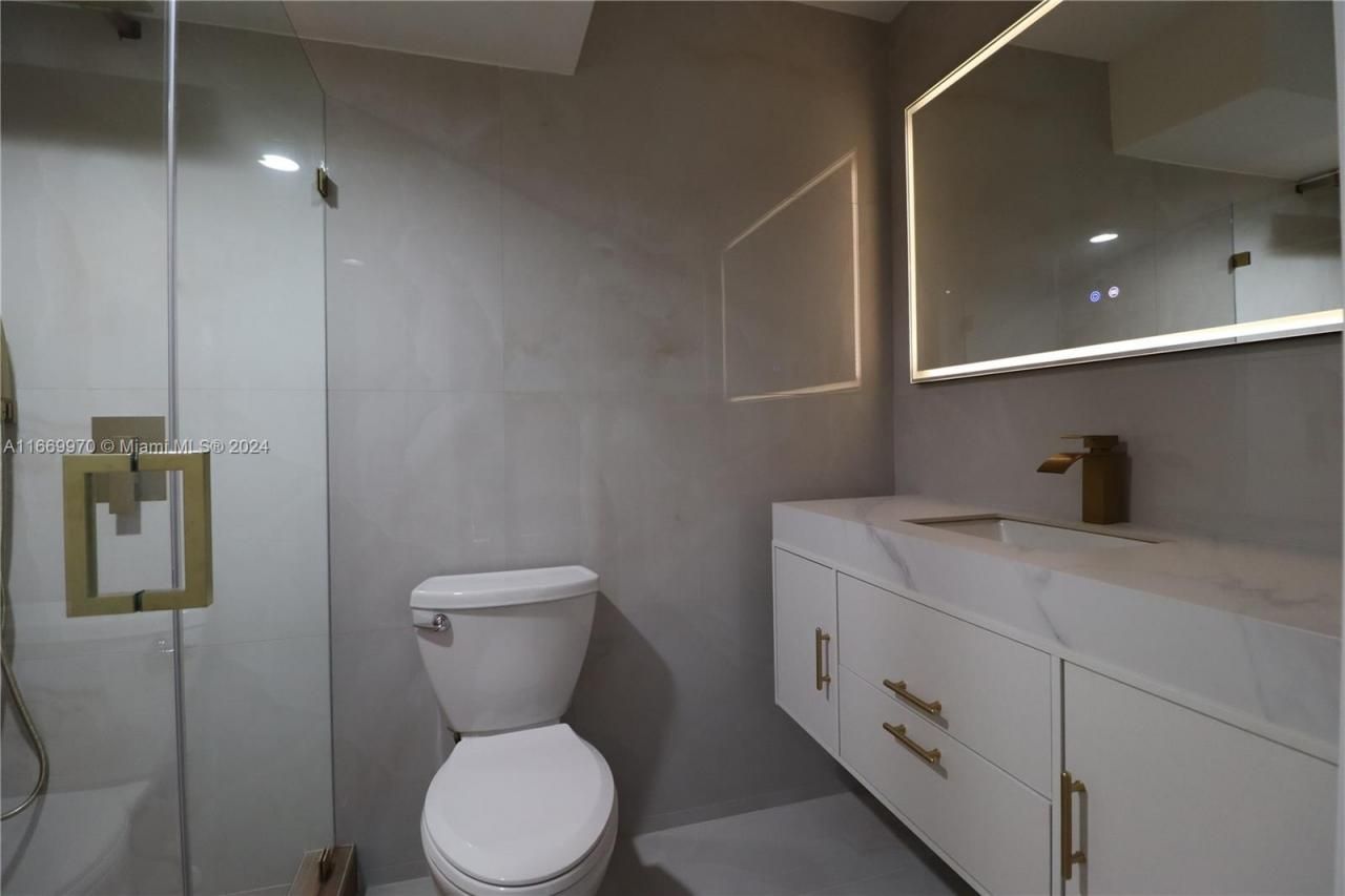 210 172nd St, Unit 332, Sunny Isles Beach, FL 33160 Photo