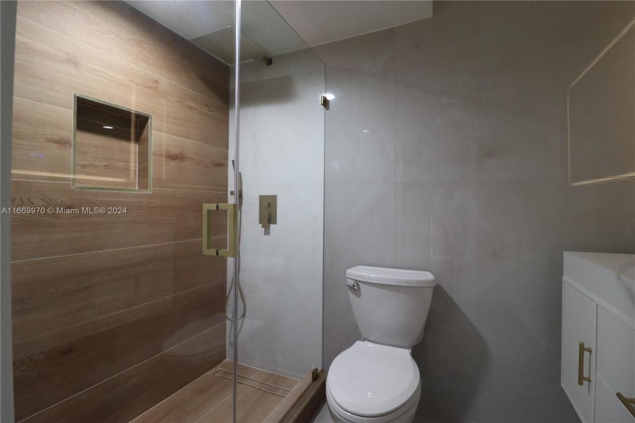 210 172nd St, Unit 332, Sunny Isles Beach, FL 33160 Photo