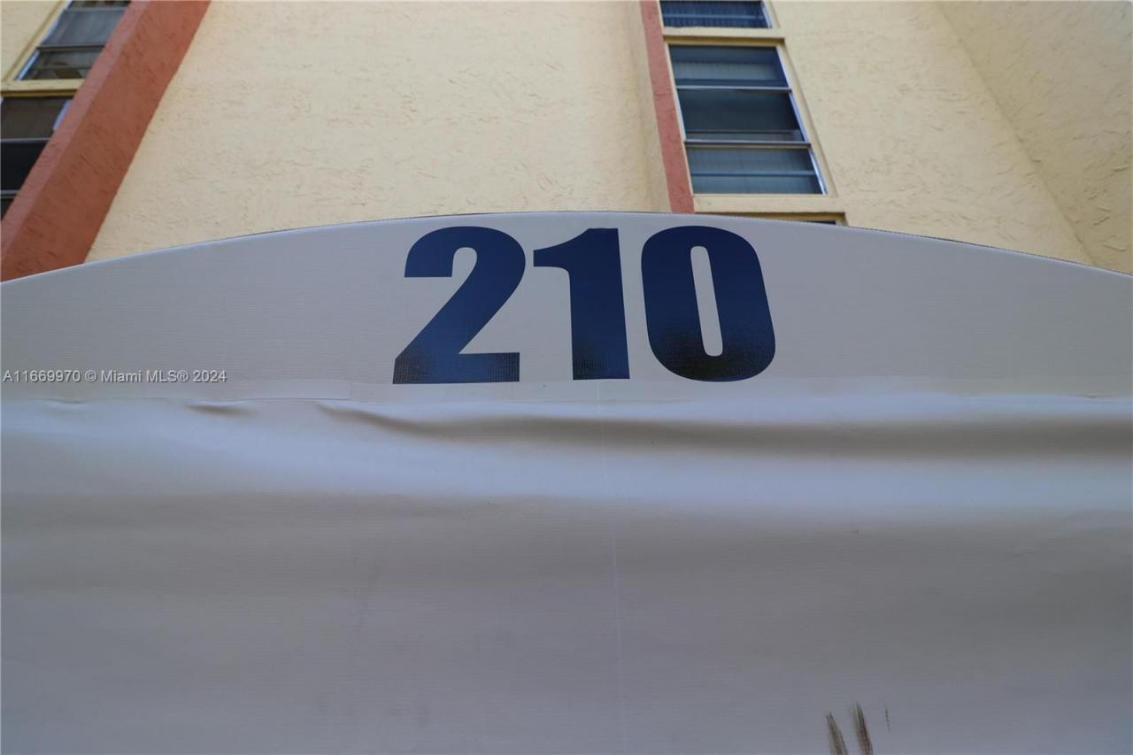 210 172nd St, Unit 332, Sunny Isles Beach, FL 33160 Photo