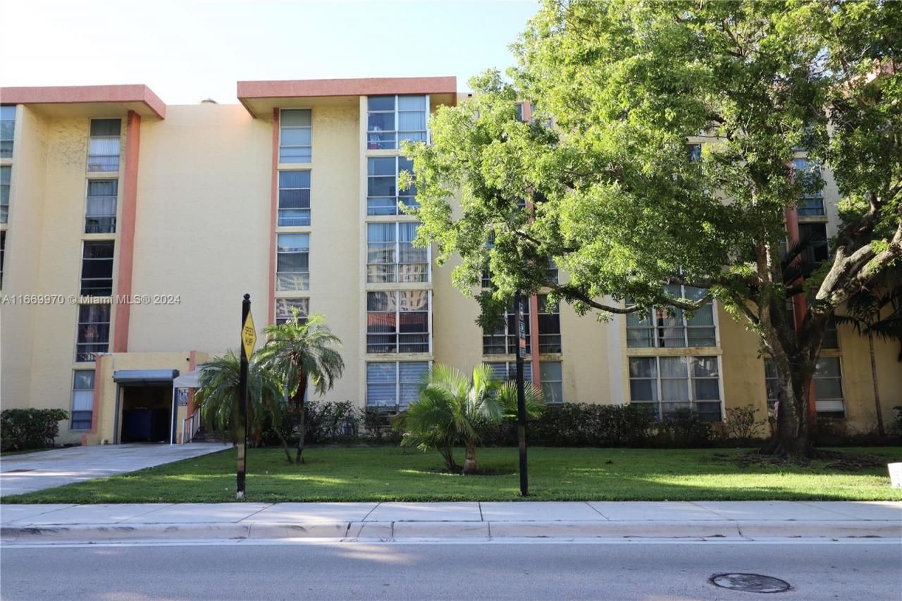 210 172nd St, Unit 332, Sunny Isles Beach, FL 33160 Photo