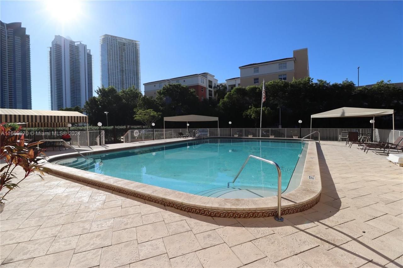 210 172nd St, Unit 332, Sunny Isles Beach, FL 33160 Photo