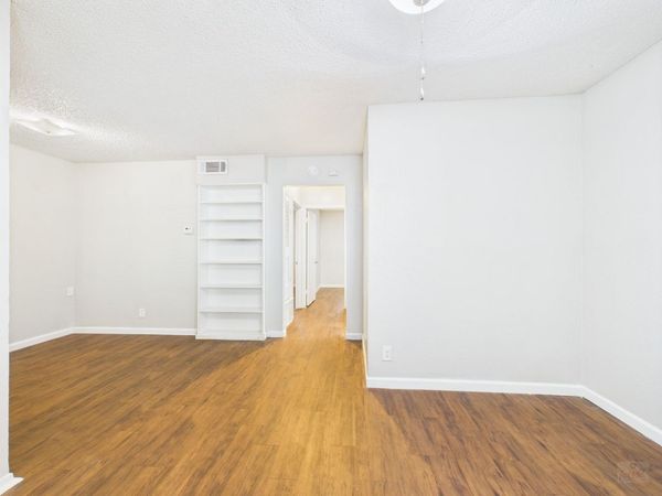 2401 Manor RD, Unit 136, Austin, TX 78722