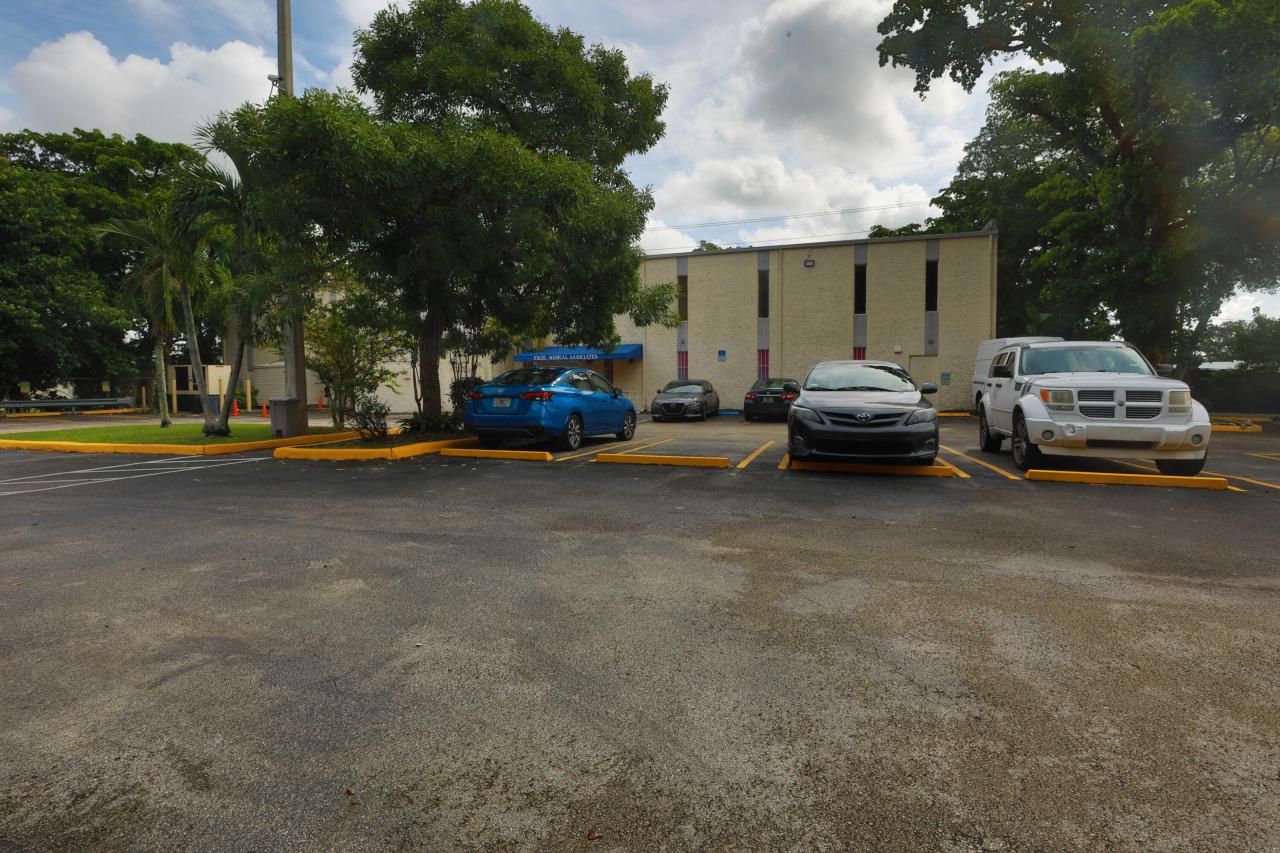 15490 NW 7th Avenue, Unit 207, Miami, FL 33169 Photo