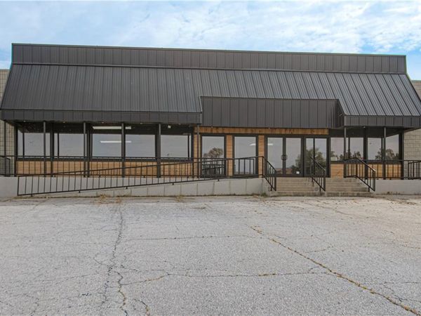 4541 S Noland Road, Independence, MO 64055