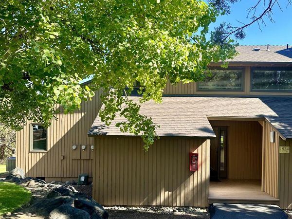 1824 Redtail Hawk Drive, Unit RV61F, Redmond, OR 97756