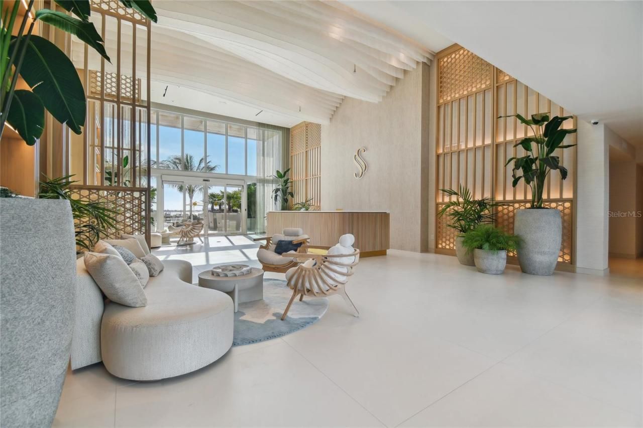 1028 Sunset Point Road, Unit R8, Clearwater, FL 33755 Photo