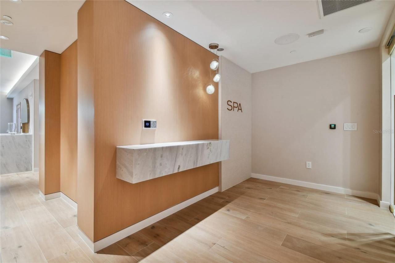 1028 Sunset Point Road, Unit R8, Clearwater, FL 33755 Photo