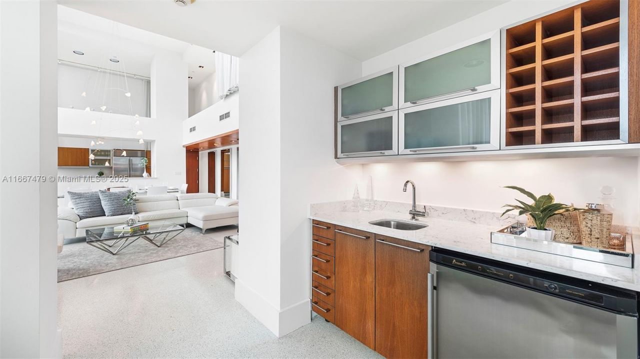 101 20th St Th B, Unit TH-B 1505, Miami Beach, FL 33139 Photo