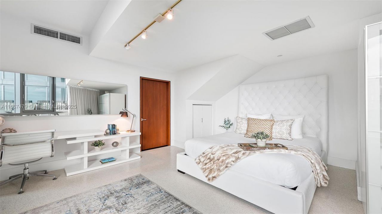 101 20th St Th B, Unit TH-B 1505, Miami Beach, FL 33139 Photo