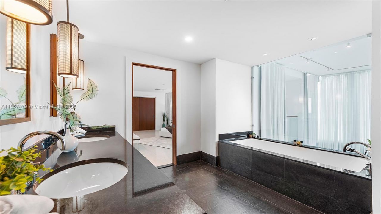 101 20th St Th B, Unit TH-B 1505, Miami Beach, FL 33139 Photo