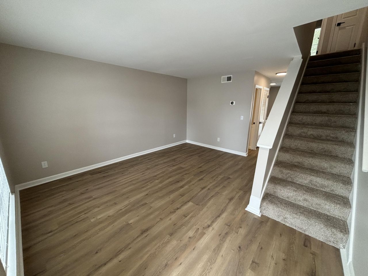 1137 Oakleaf Drive Photo 6