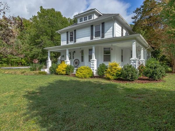 945 Waverly Avenue, KILMARNOCK, VA 22482