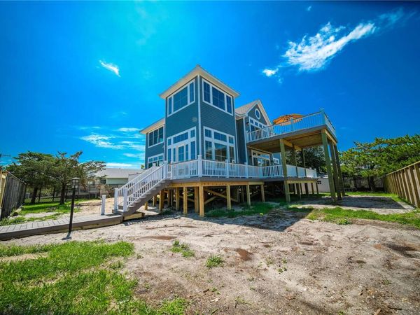 100 E Lighthouse Walk, Kismet, NY 11706