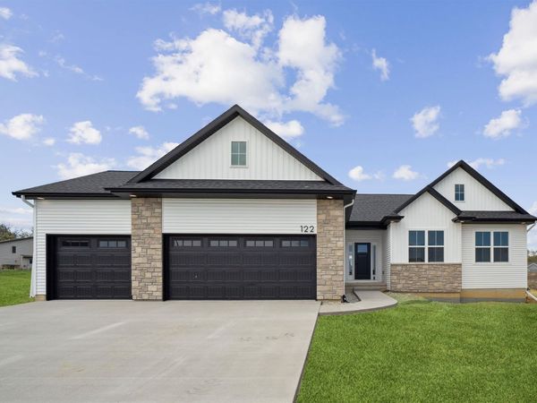 122 Goldcrest Court, Waterloo, IA 50701