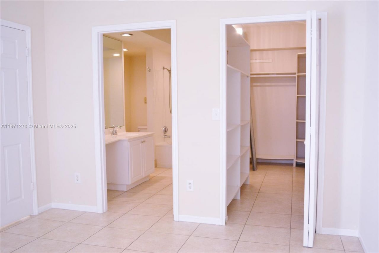 3225 NE 184th St, Unit 10103, Aventura, FL 33160 Photo