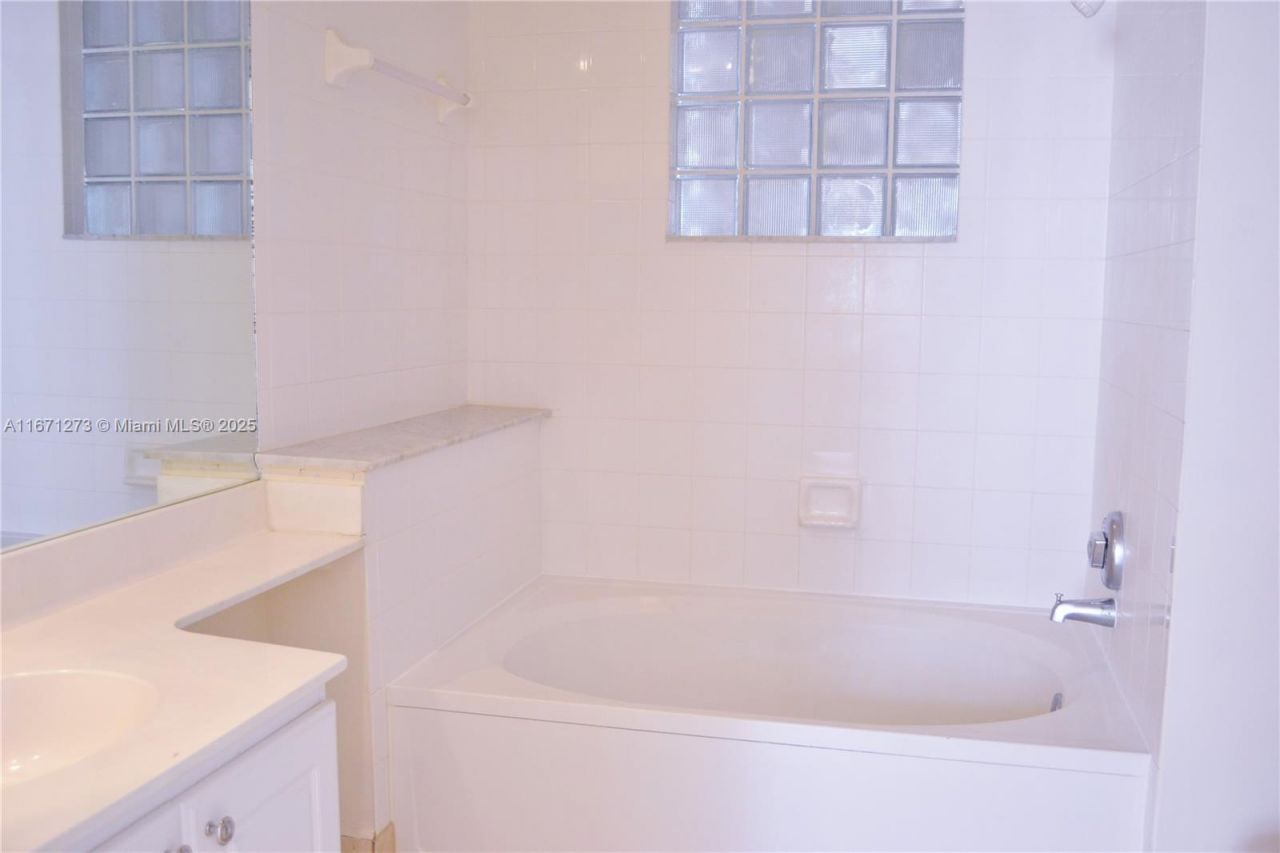 3225 NE 184th St, Unit 10103, Aventura, FL 33160 Photo