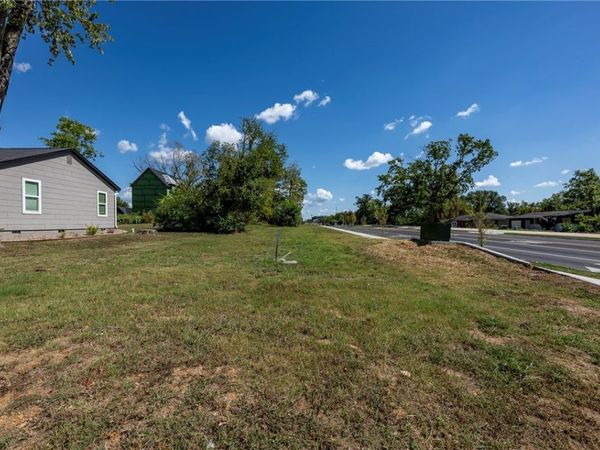 709 SE C Street, Bentonville, AR 72712