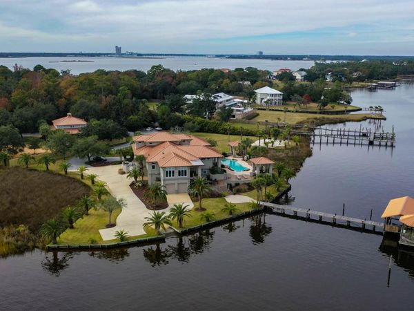 104 Spanish Point Circle, Ocean Springs, MS 39564