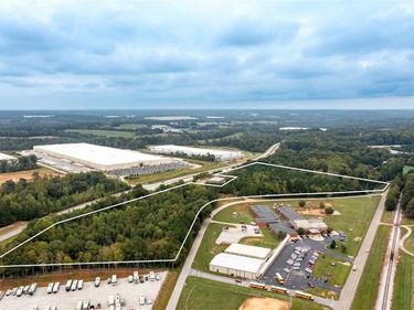 1 Point Drive, Pendergrass, GA 30575