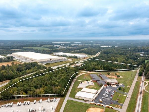 1 Point Drive, Pendergrass, GA 30575