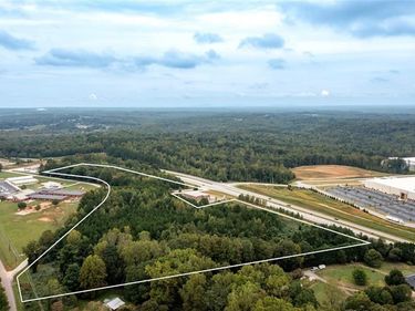 1 Point Drive, Pendergrass, GA 30575