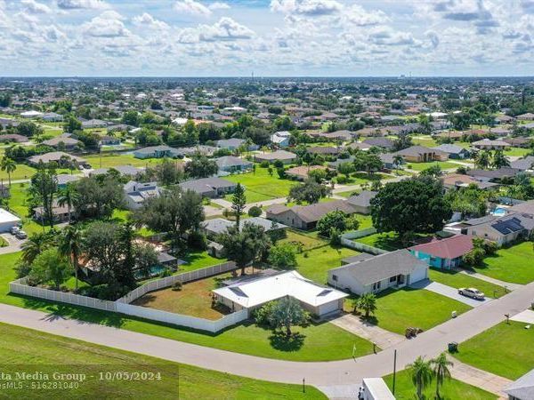 137 SE Santa Barbara Place, Cape Coral, FL 33990