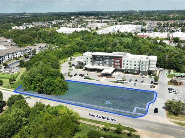 E Van Asche Drive, Fayetteville, AR 72703