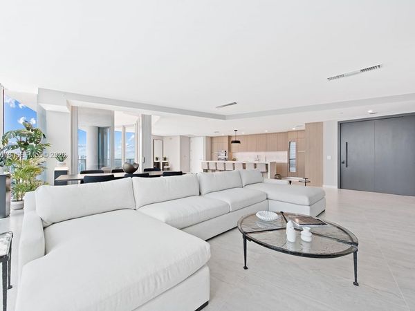 851 NE 1st Ave, Unit PH 5402, Miami, FL 33132