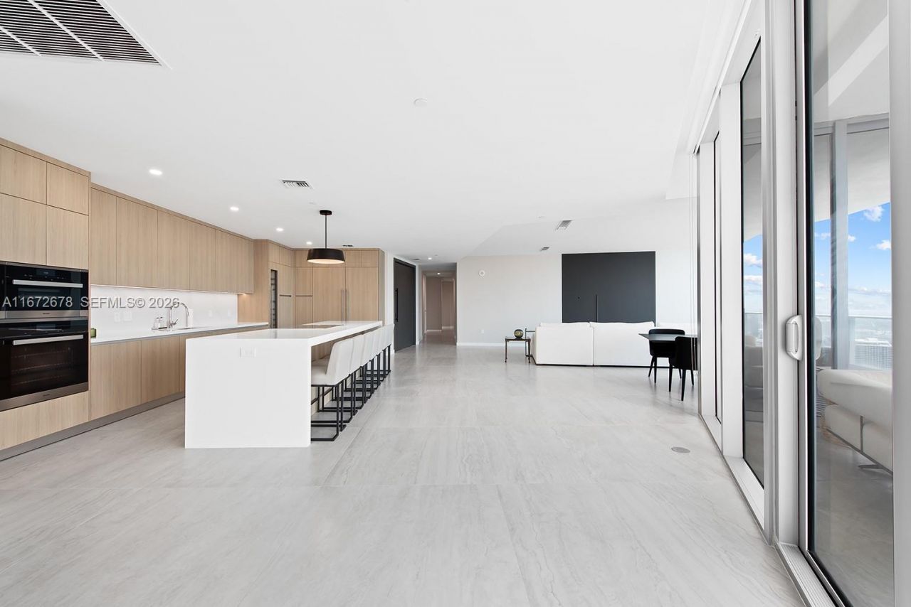 851 NE 1st Ave, Unit PH 5402, Miami, FL 33132 Photo