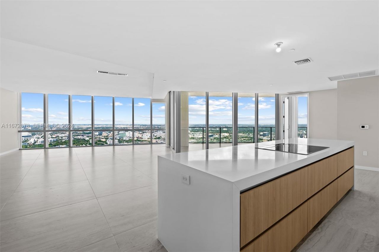 851 NE 1st Ave, Unit PH 5402, Miami, FL 33132 Photo