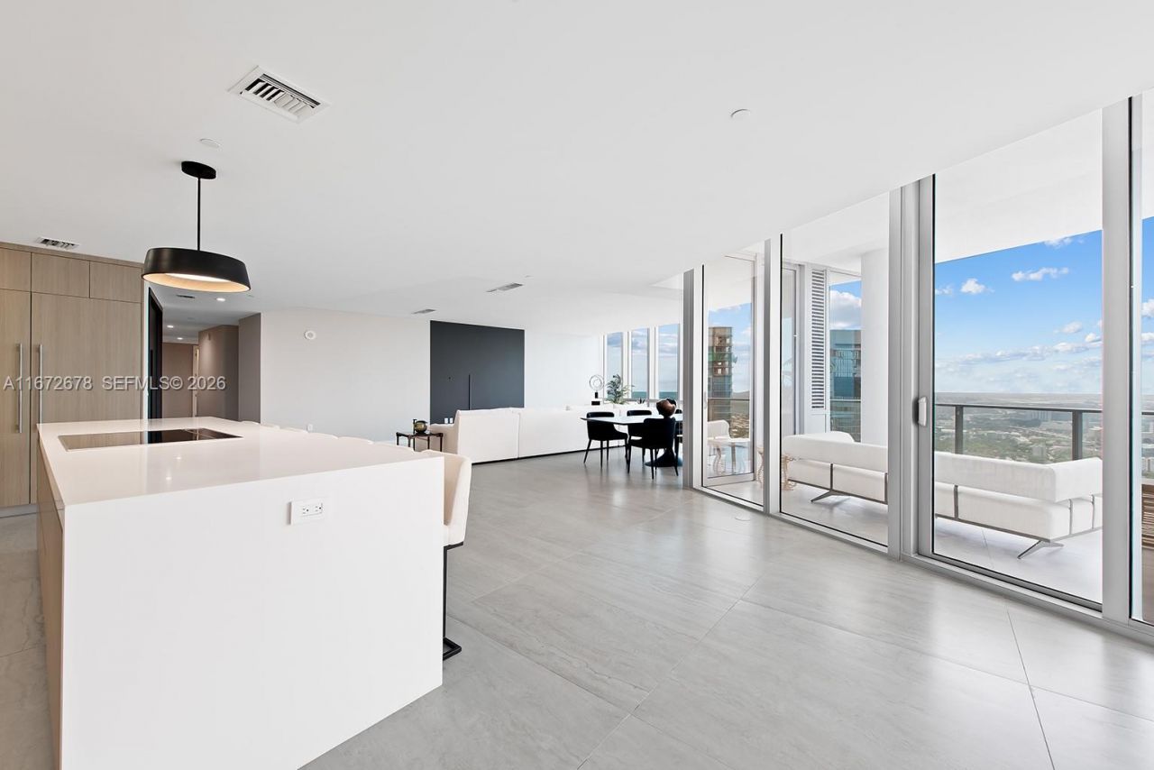 851 NE 1st Ave, Unit PH 5402, Miami, FL 33132 Photo