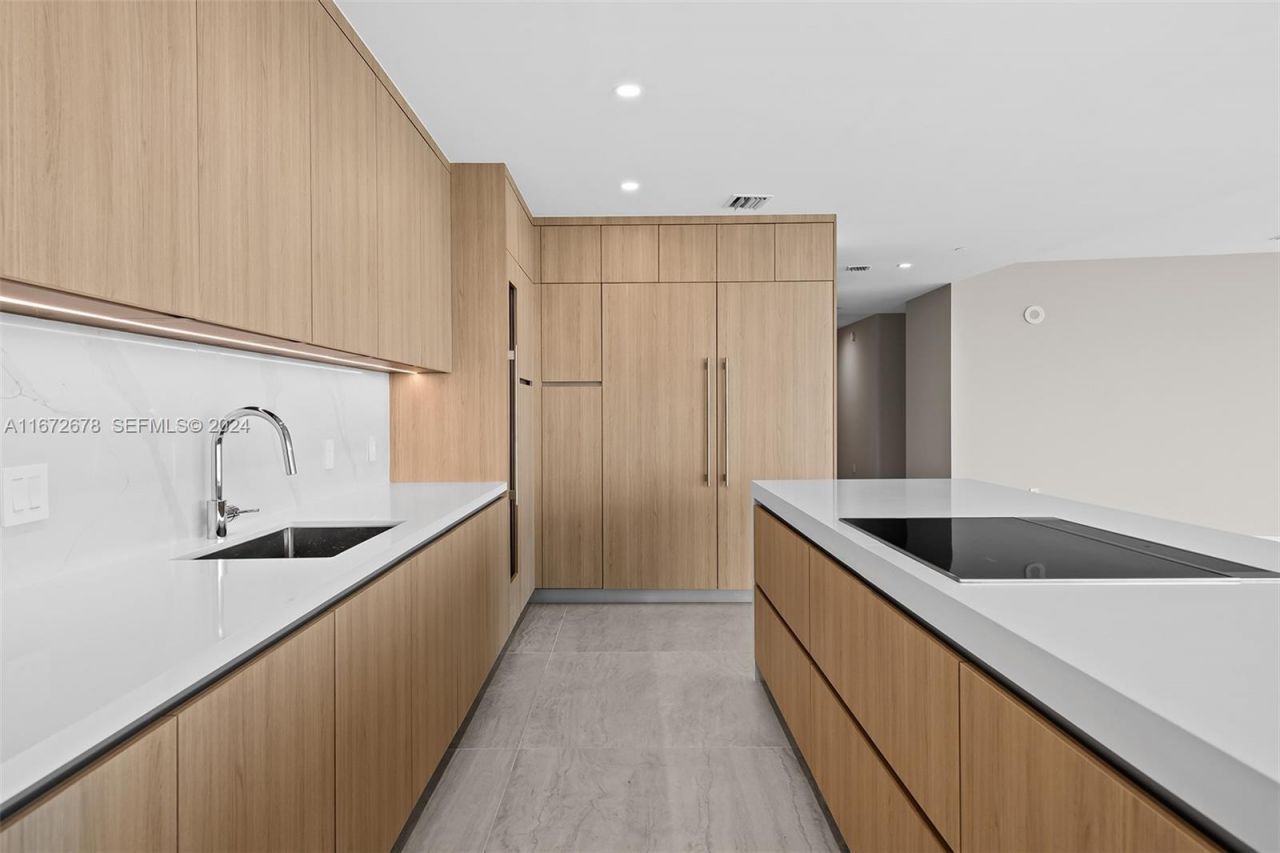 851 NE 1st Ave, Unit PH 5402, Miami, FL 33132 Photo