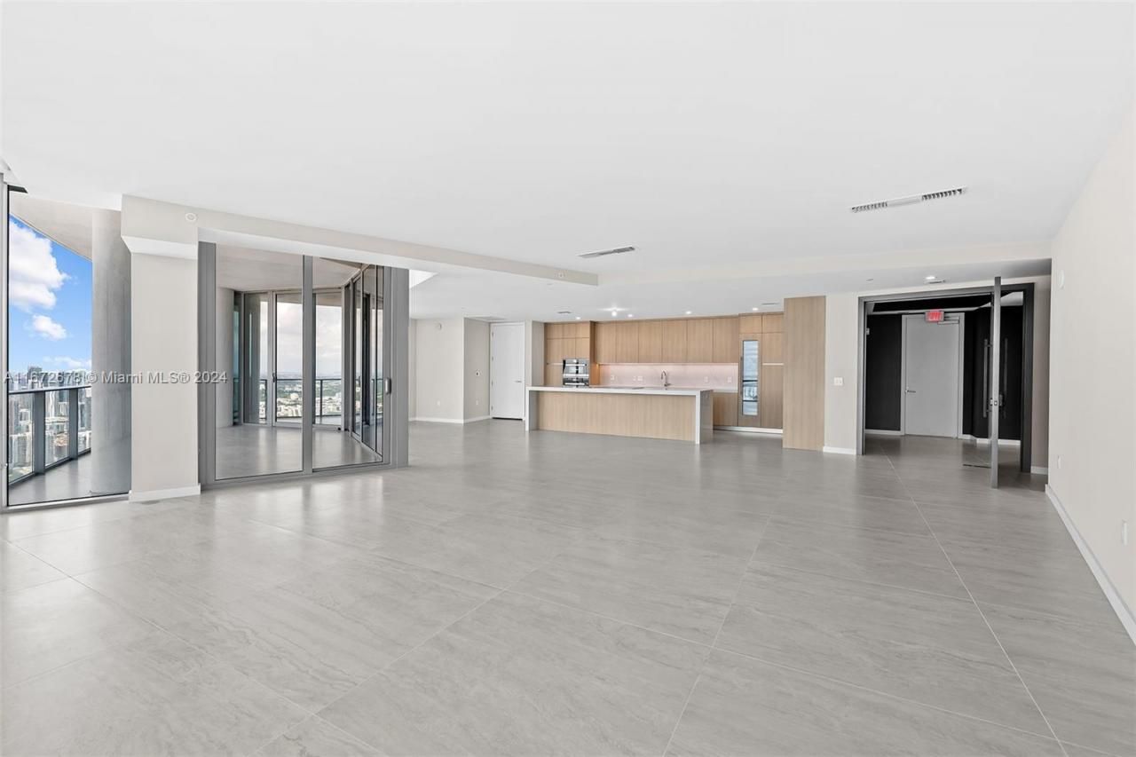 851 NE 1st Ave, Unit PH 5402, Miami, FL 33132 Photo