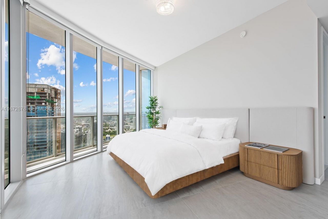 851 NE 1st Ave, Unit PH 5402, Miami, FL 33132 Photo