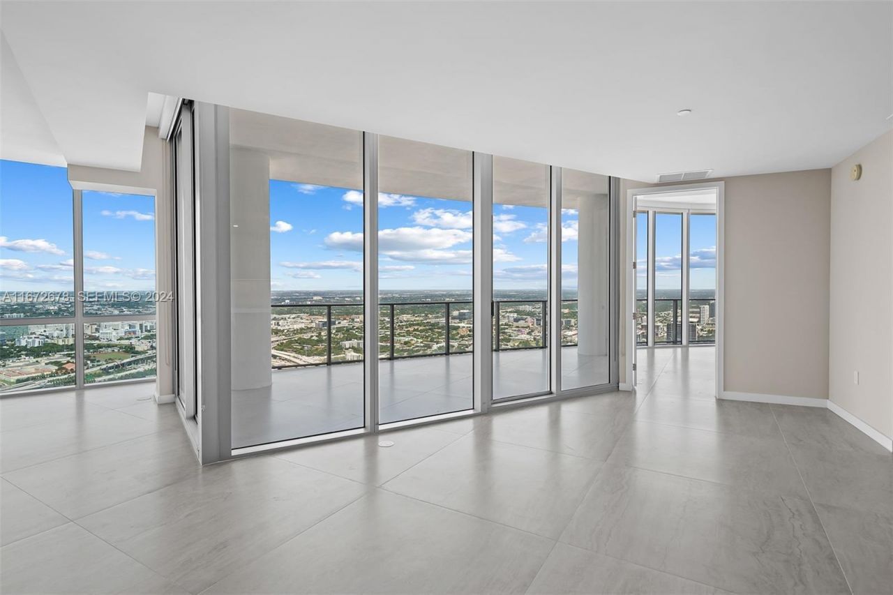 851 NE 1st Ave, Unit PH 5402, Miami, FL 33132 Photo
