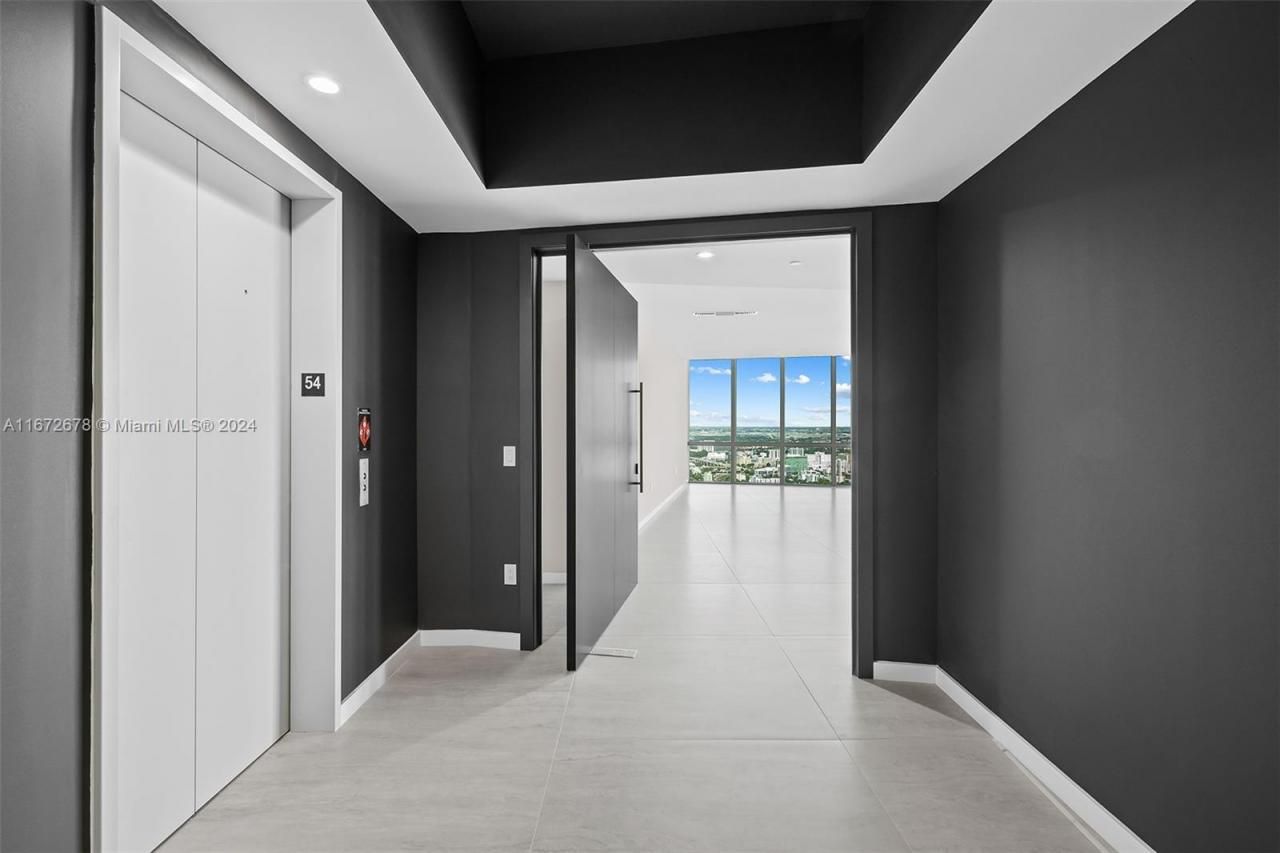 851 NE 1st Ave, Unit PH 5402, Miami, FL 33132 Photo