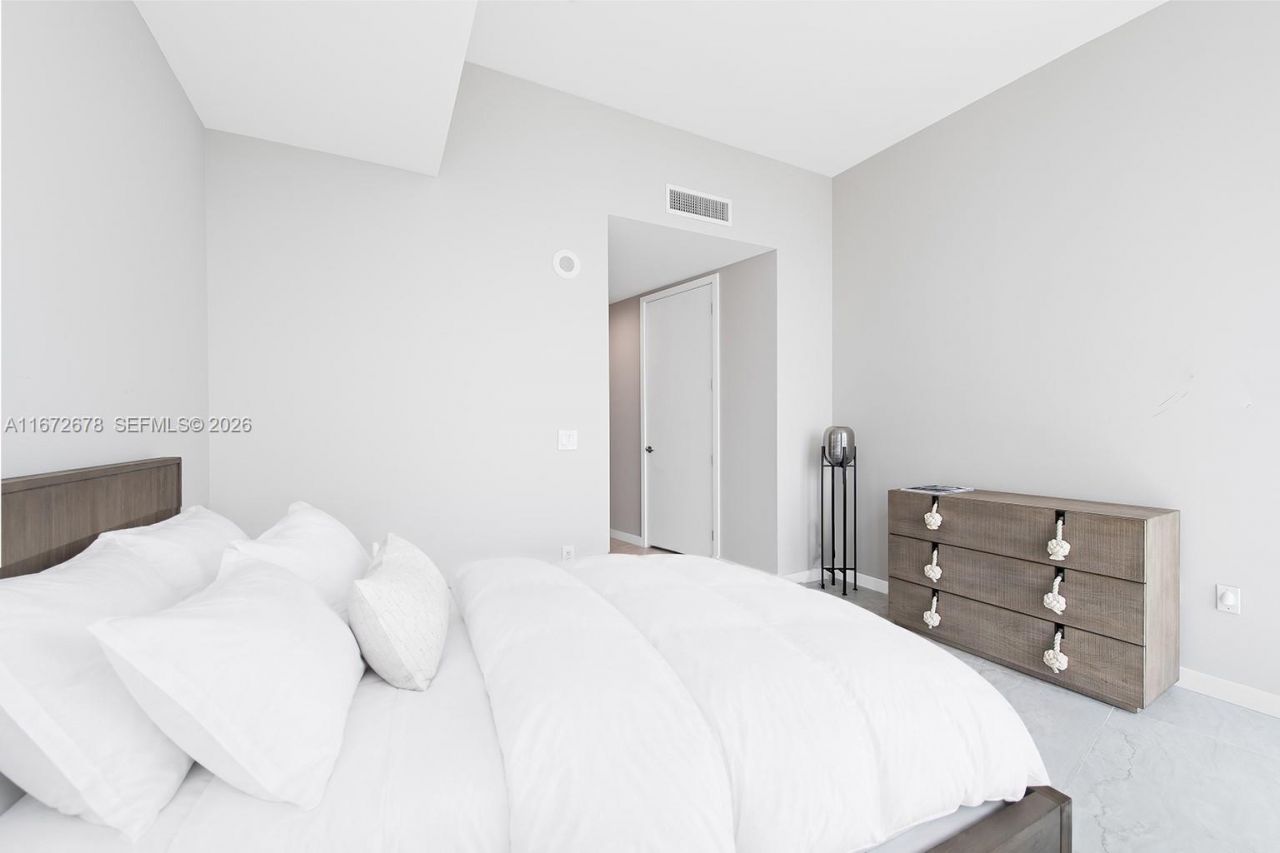 851 NE 1st Ave, Unit PH 5402, Miami, FL 33132 Photo