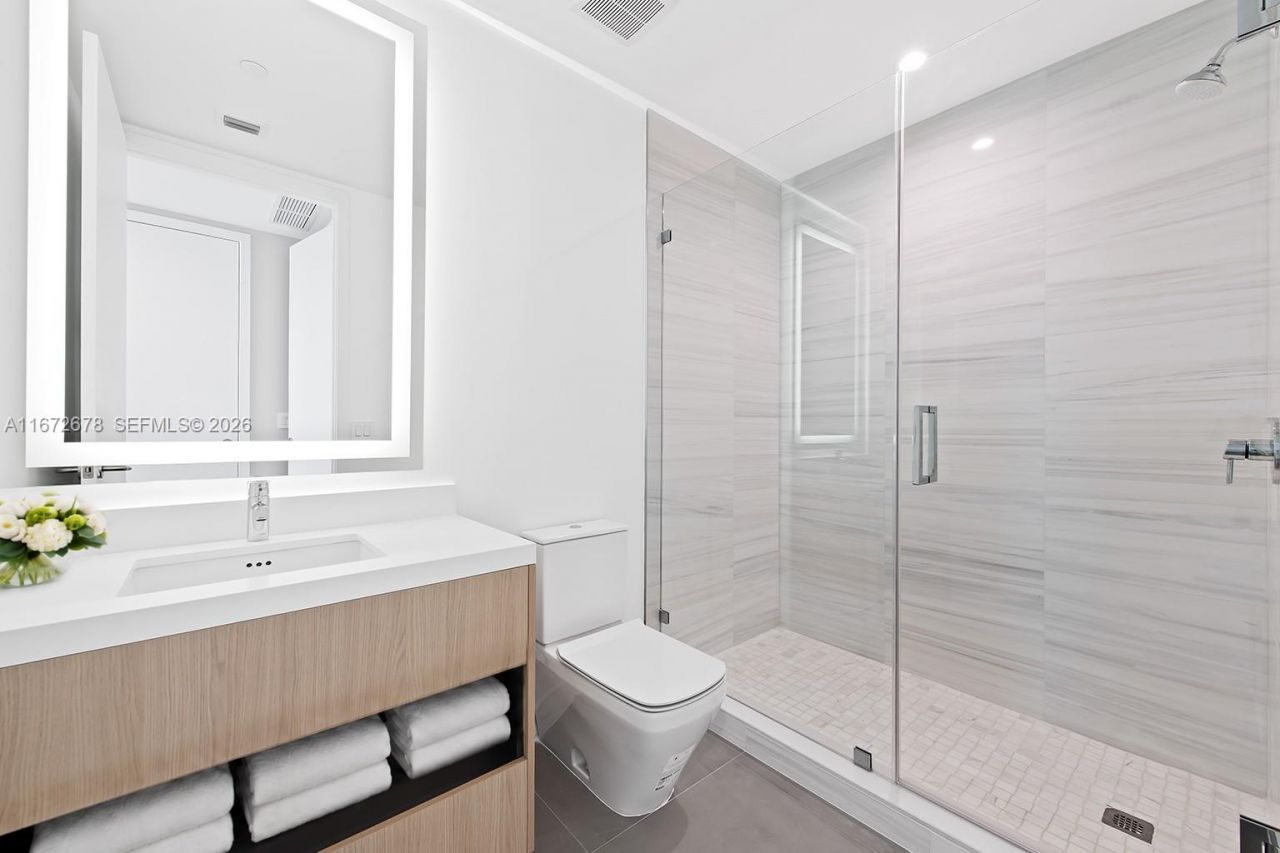 851 NE 1st Ave, Unit PH 5402, Miami, FL 33132 Photo