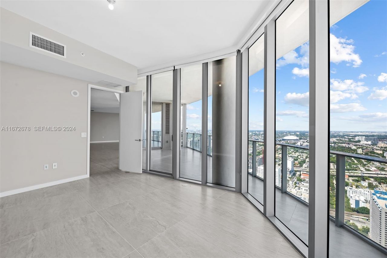 851 NE 1st Ave, Unit PH 5402, Miami, FL 33132 Photo