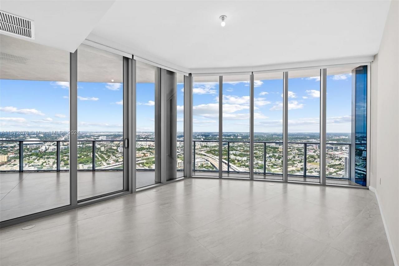 851 NE 1st Ave, Unit PH 5402, Miami, FL 33132 Photo