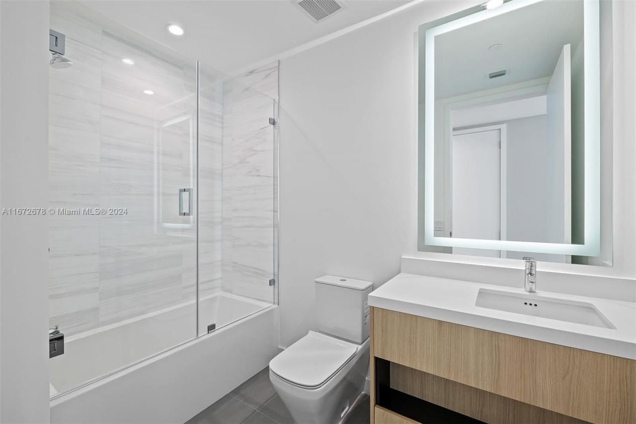 851 NE 1st Ave, Unit PH 5402, Miami, FL 33132 Photo